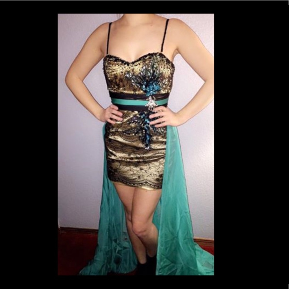 Great gaspy themed dress amazing